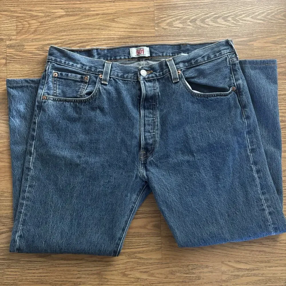 Vintage Levi’s 501 Button Fly Men’s Jeans 38 x 30 y2k Medium Wash Straight Leg